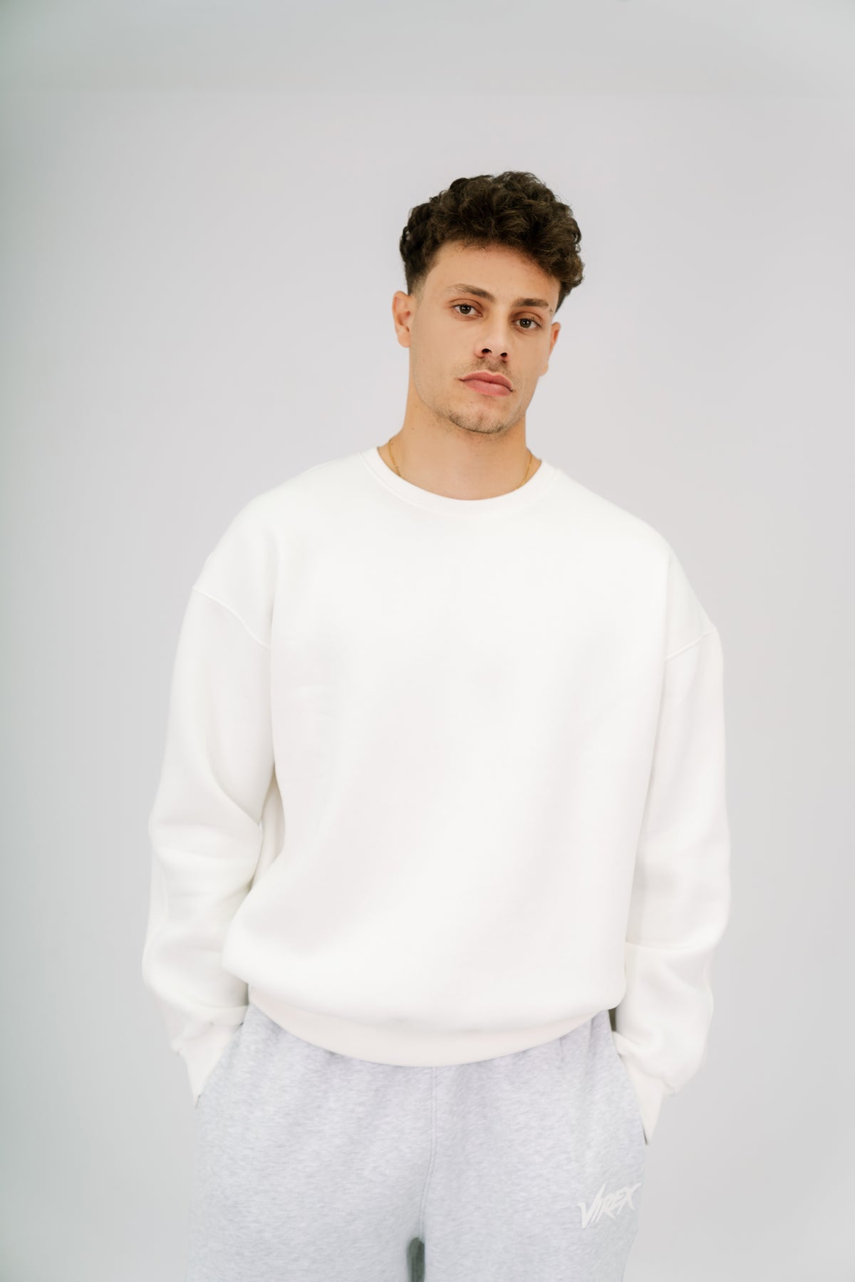 ِEssential Crewneck - white
