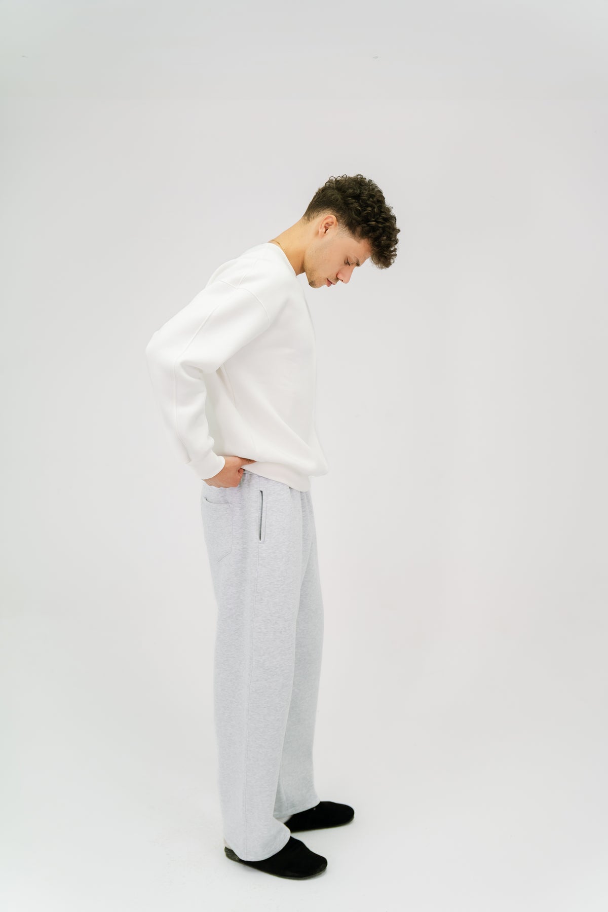 ِEssential Crewneck - white
