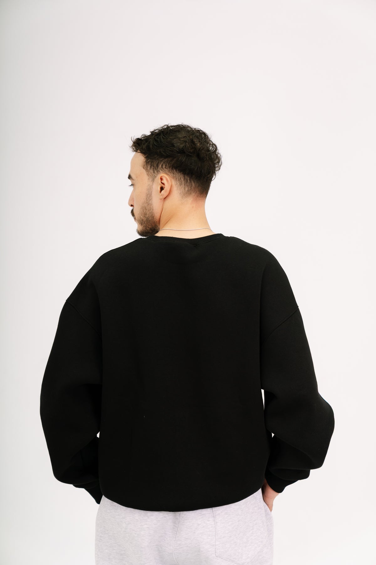 ِEssential Crewneck-black