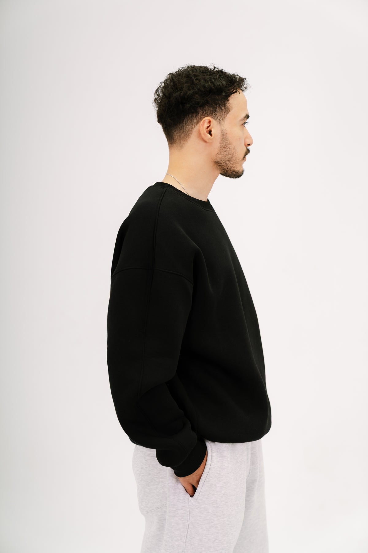 ِEssential Crewneck-black